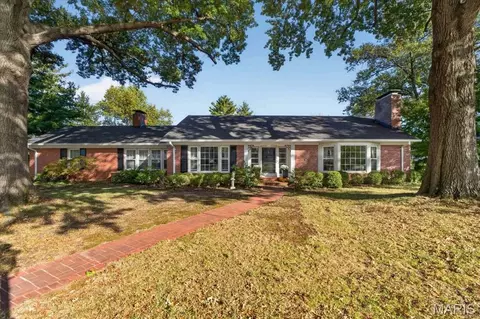 9000 Stonebridge Dr, Saint Louis, MO 63117