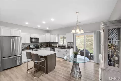 Kitchen - 463 Castle Leoch Dr, Jackson, MO 63755 photo 2 of 5
