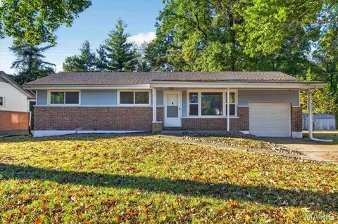 2212 Collett Dr, Saint Louis, MO 63136
