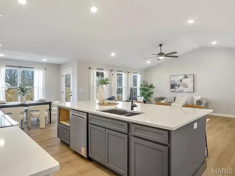 Kitchen - 1013 Waymaker Ln, Waterloo, IL 62298 photo 4 of 5