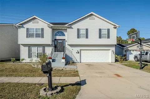 2305 Hunters Point Dr, Granite City, IL 62040