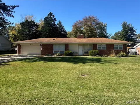 10625 Twilight Dr, Sappington, MO 63128