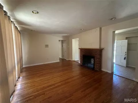 Living - 10625 Twilight Dr, Sappington, MO 63128 photo 3 of 4