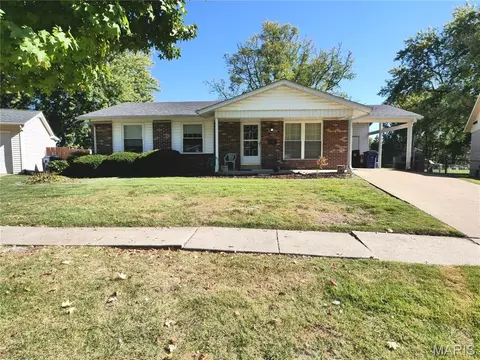 2580 Hedgerow Dr, Florissant, MO 63031