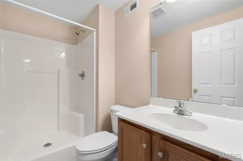 Bath - 1824 Kaleb Ct, Washington, MO 63090 photo 5 of 5