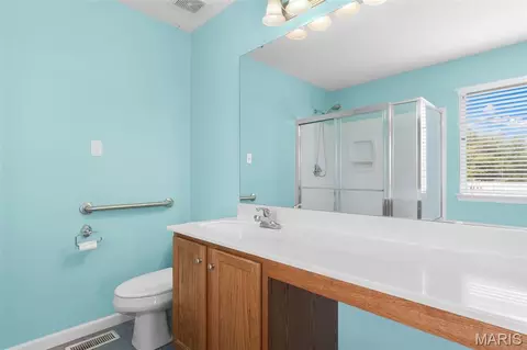 Bath - 1824 Kaleb Ct, Washington, MO 63090 photo 2 of 5