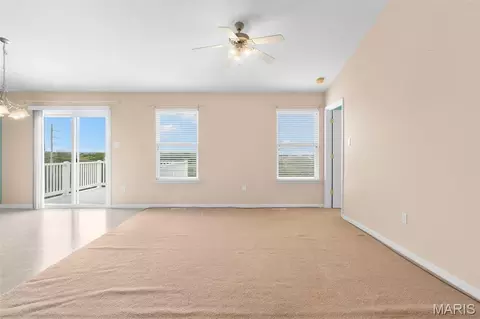 Living - 1824 Kaleb Ct, Washington, MO 63090 photo 2 of 6