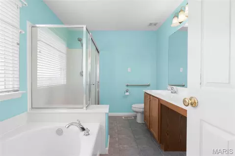Bath - 1824 Kaleb Ct, Washington, MO 63090 photo 1 of 5