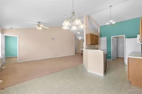 Living - 1824 Kaleb Ct, Washington, MO 63090 photo 4 of 6