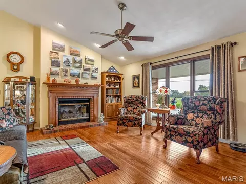 Living - 715 Legion Dr, Waterloo, IL 62298 photo 2 of 3