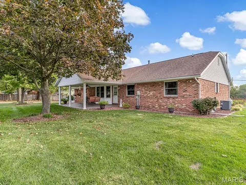 Exterior - 715 Legion Dr, Waterloo, IL 62298 photo 4 of 6