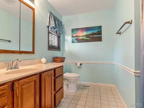 Bath - 715 Legion Dr, Waterloo, IL 62298 photo 1 of 4