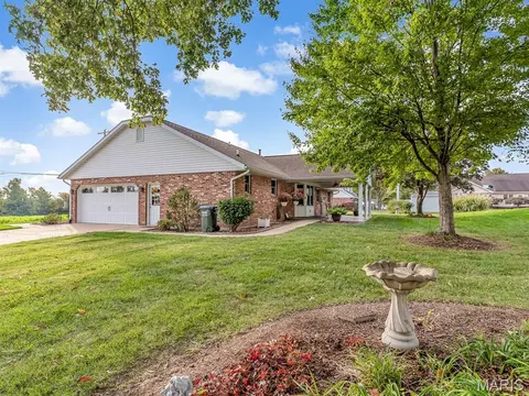 Exterior - 715 Legion Dr, Waterloo, IL 62298 photo 6 of 6