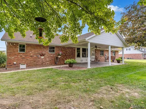 Exterior - 715 Legion Dr, Waterloo, IL 62298 photo 5 of 6