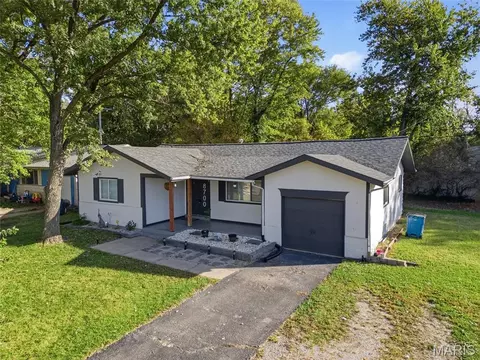 8700 Parkdale Dr, Caseyville, IL 62232