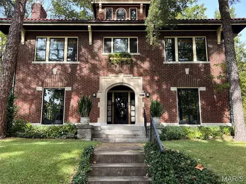 6965 Pershing Ave, University City, MO 63130