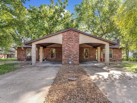 2402 College Ave, Belleville, IL 62221