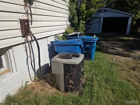Exterior - 2728 Pasteur Ave, Overland, MO 63114 photo 3 of 4