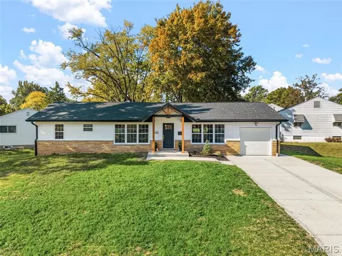 8135 Rockwood Dr, Saint Louis, MO 63123
