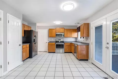 Kitchen - 329 Pheasant Point Blvd, O'fallon, MO 63368 photo 1 of 3