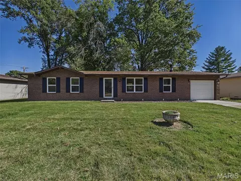 404 Anita Dr, Fairview Heights, IL 62208