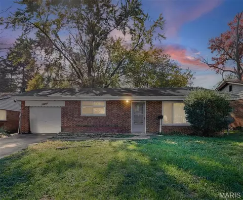 824 Marias Dr, Saint Louis, MO 63137