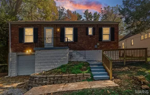 9950 Valley Dr, Saint Louis, MO 63137