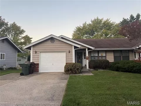 313 Della Dr, Saint Peters, MO 63376