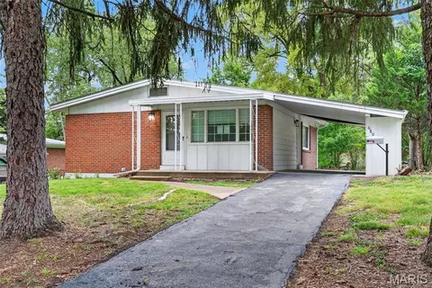 680 Jamaica Pl, Florissant, MO 63033