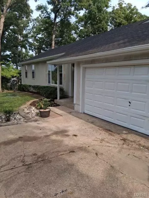 3920 Tara Pl, Villa Ridge, MO 63089