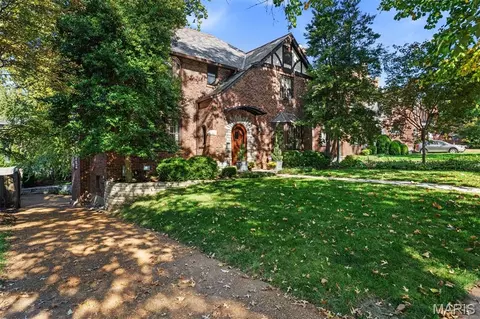 541 Purdue Ave, University City, MO 63130