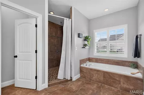 Bath - 180 Pintail Dr, Old Monroe, MO 63369 photo 3 of 5