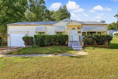 10327 Ashbrook Dr, Saint Louis, MO 63137