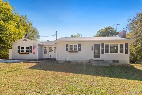 702 Highway At, Villa Ridge, MO 63089