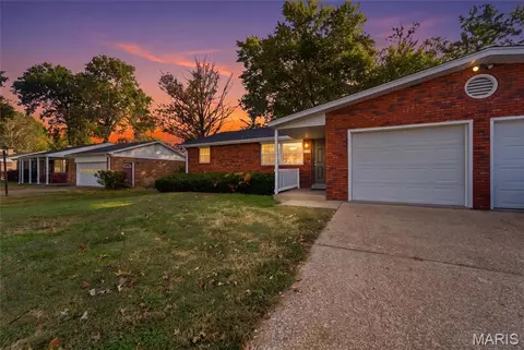 210 Anderson Ln, Belleville, IL 62221