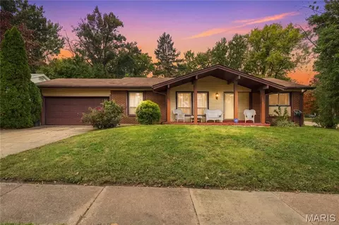 1 Lancaster Ct, Florissant, MO 63033