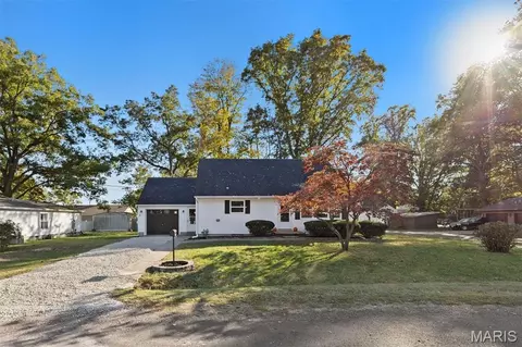 602 E Green St, Mascoutah, IL 62258