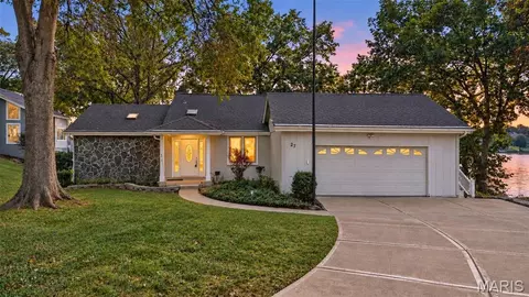 27 Marquette Dr, Lake Saint Louis, MO 63367