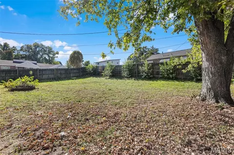 Exterior - 7931 E Yorkshire Dr, Affton, MO 63123 photo 4 of 8