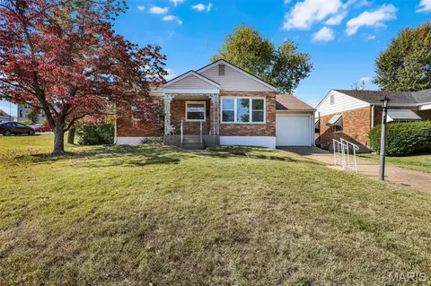 Exterior - 7931 E Yorkshire Dr, Affton, MO 63123 photo 2 of 8