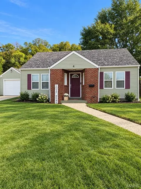 4 Godier Dr, East St Louis, IL 62203