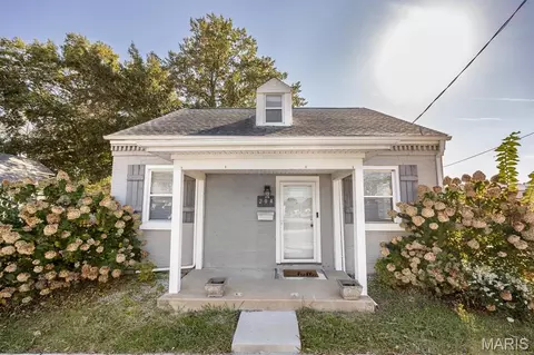204 E Laurel St, Millstadt, IL 62260