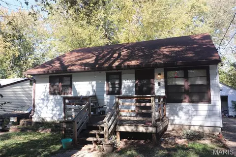 117 Becker Dr, Saint Louis, MO 63135