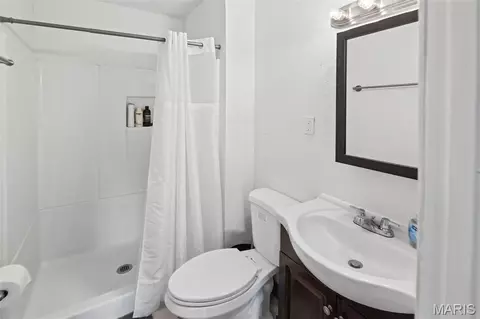 Bath - 43 Mallard Pointe Dr, O'fallon, MO 63368 photo 2 of 2