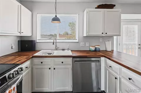 Kitchen - 43 Mallard Pointe Dr, O'fallon, MO 63368 photo 4 of 5