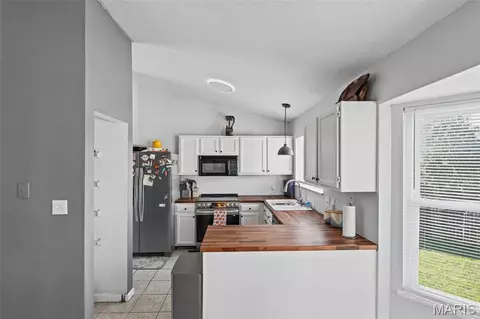 Kitchen - 43 Mallard Pointe Dr, O'fallon, MO 63368 photo 1 of 5