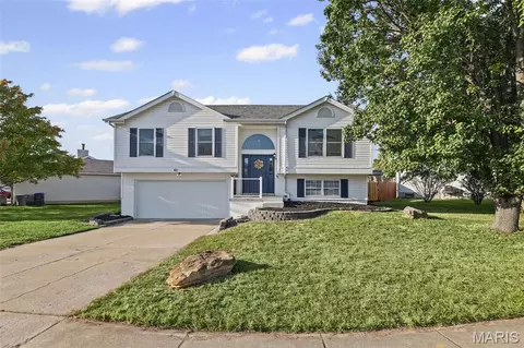 Exterior - 43 Mallard Pointe Dr, O'fallon, MO 63368 photo 2 of 5