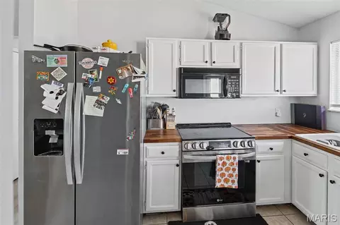 Kitchen - 43 Mallard Pointe Dr, O'fallon, MO 63368 photo 3 of 5