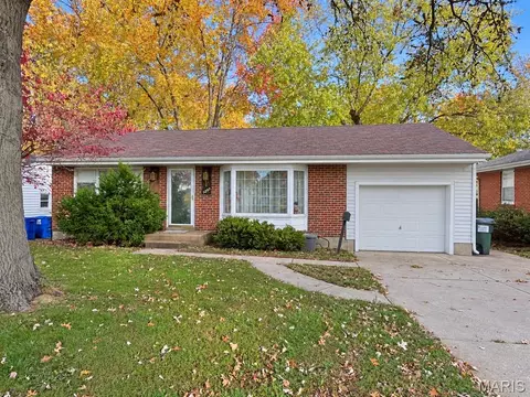 1260 Gahan Dr, Florissant, MO 63031