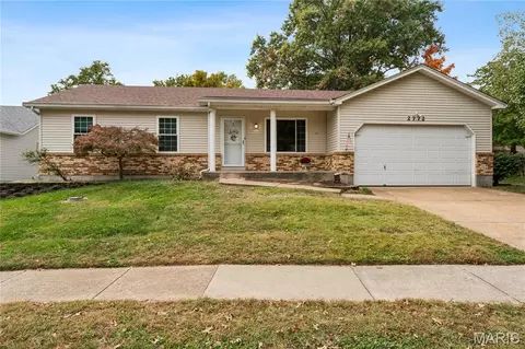 2772 Flameglow Dr, Oakville, MO 63129